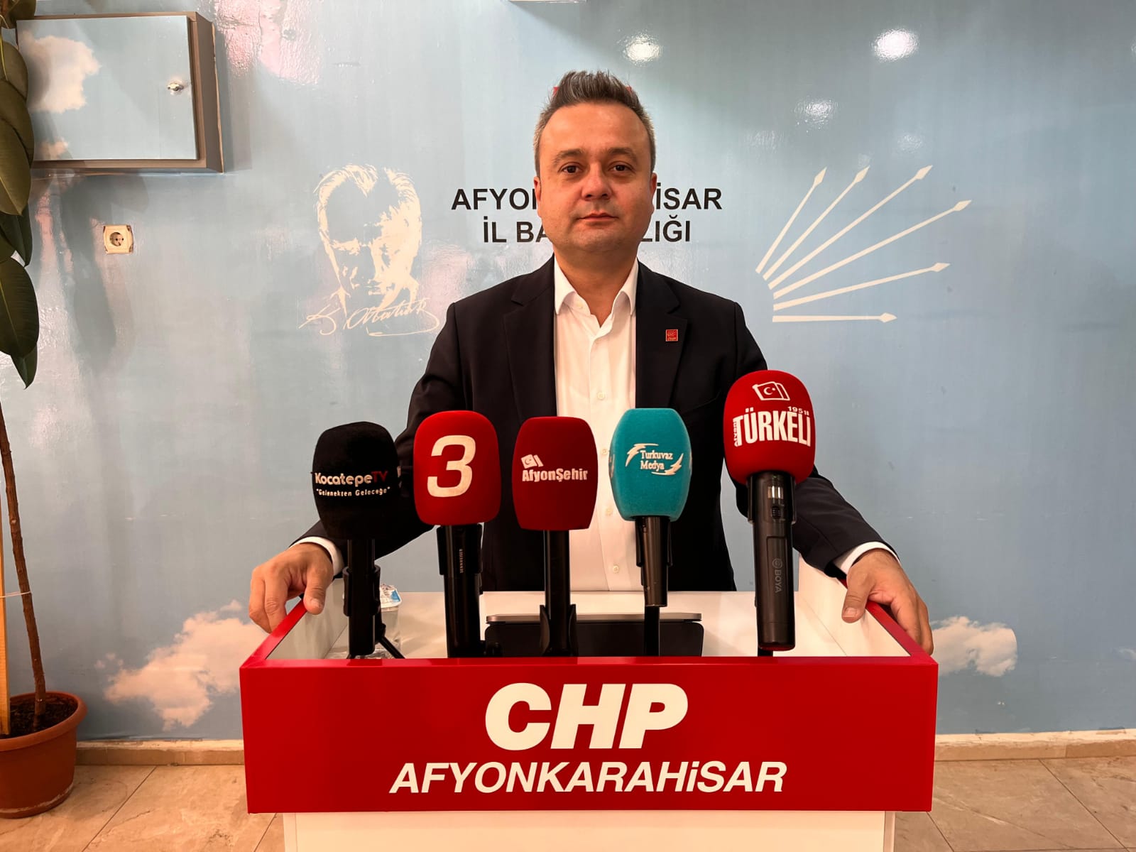 CHP Afyonkarahisar İl Başkanı Erhan’dan Özkaya’ya “Bu kalabalığı hazmedeceksiniz” – Son Dakika Haberleri