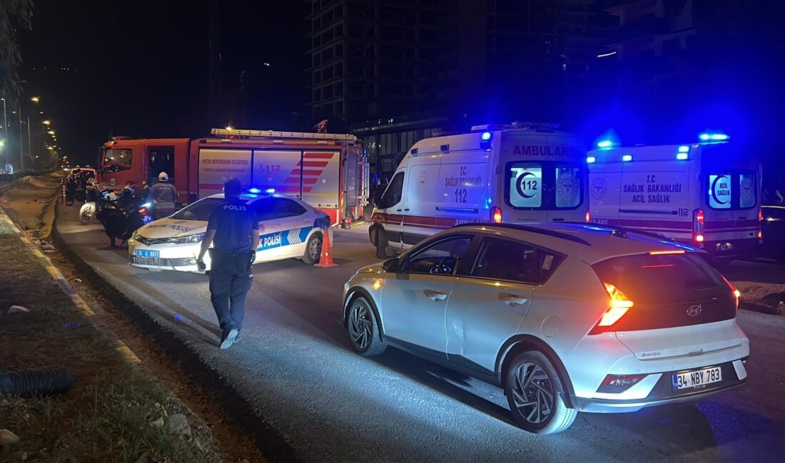 Hatay’ın İskenderun ilçesinde, sürücüsünün kontrolünü kaybettiği bir Honda otomobil, kaldırımdaki