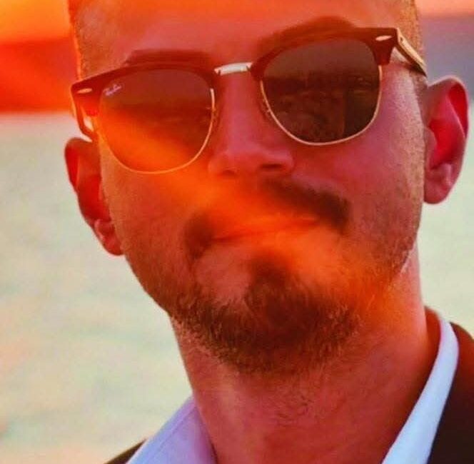 Çanakkale’de Otomobil Yangını: 2 Gün Önce Evlenen Kuaför Hayatını Kaybetti