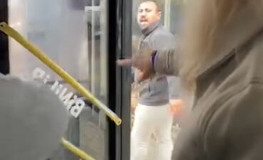 Ana Sayfa › Asayiş › Otobüs Sürücüsü Yolculara Küstü, Otobüsü