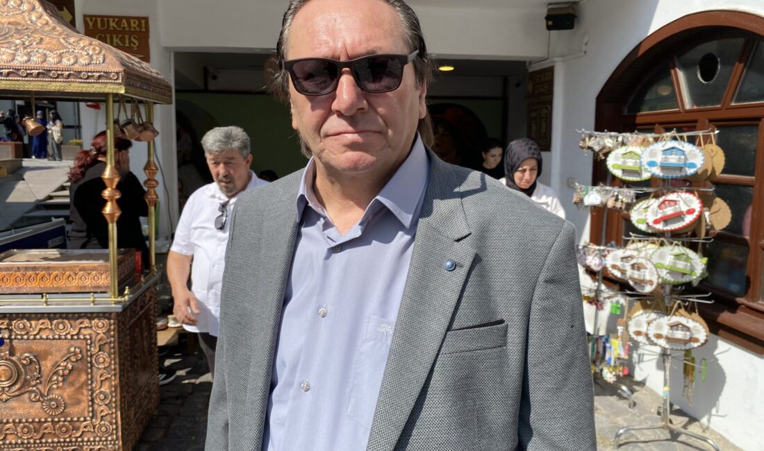 Eskişehir’de Atlıhan El Sanatlı Çarşısı’nda kumda kahvecilik yapan 50 yaşındaki