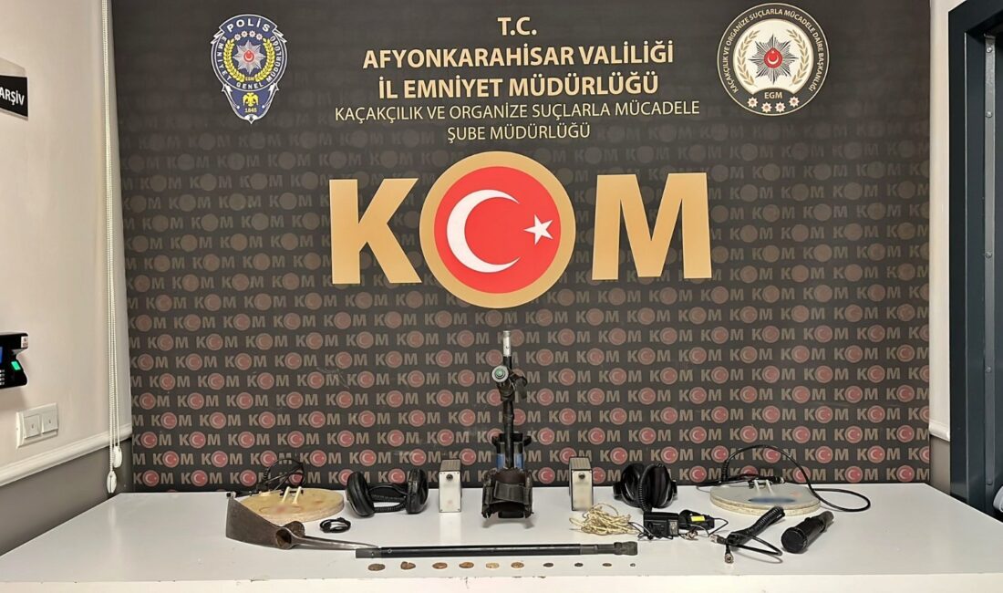 Kütahya İl Emniyet Müdürlüğü ekipleri, şüphe üzerine durdurdukları bir araçta