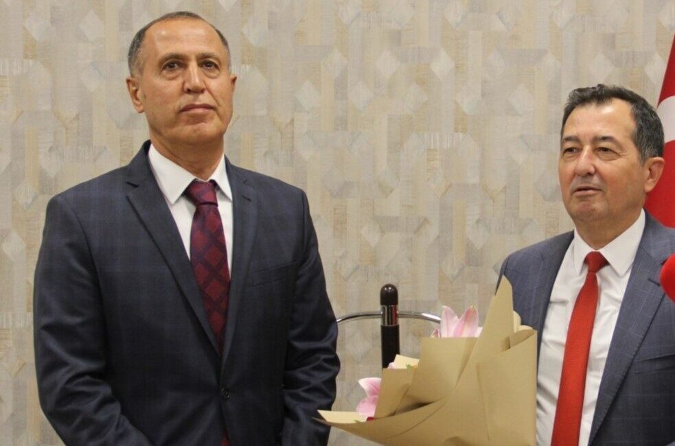 Afyonkarahisar Devlet Hastanesi’nde başhekimlik görevinde devir teslim töreni düzenlendi. Görevi