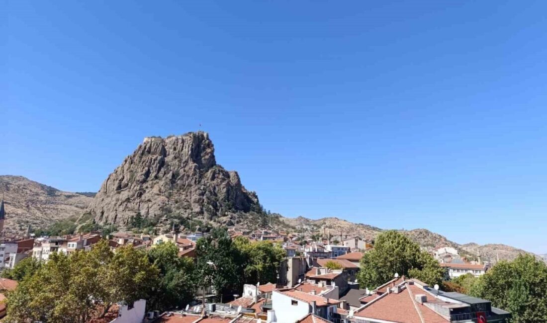 Afyonkarahisar yeni haftaya açık ve sıcak bir hava ile başlarken,