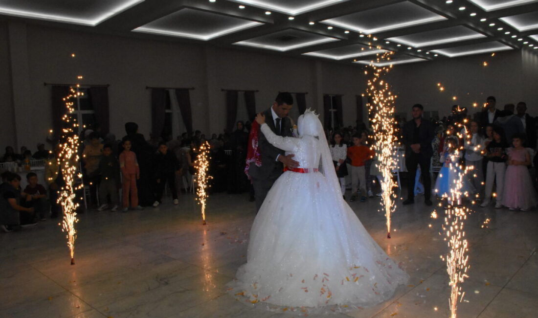 AFYONKARAHİSAR (AA) – Afyonkarahisar'ın İhsaniye ilçesinde işitme engelli çift, nikah