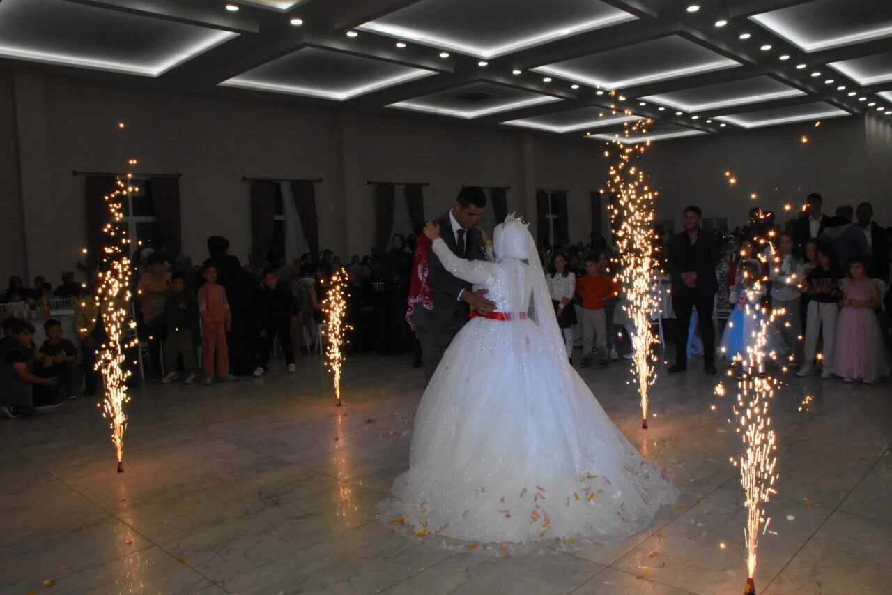 AFYONKARAHİSAR (AA) – Afyonkarahisar'ın İhsaniye ilçesinde işitme engelli çift, nikah