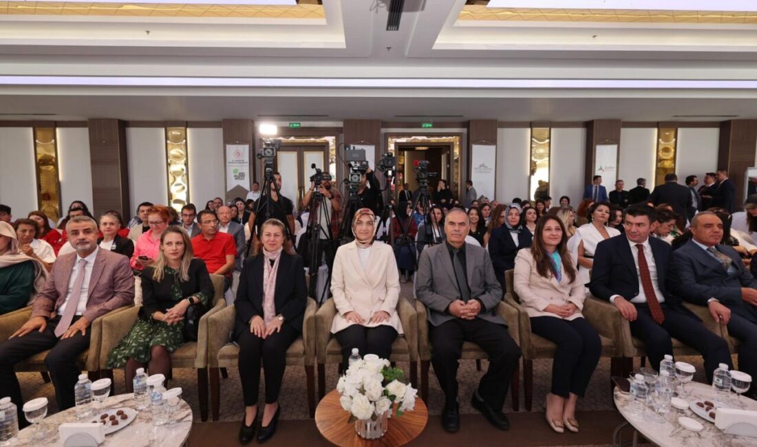 AFYONKARAHİSAR (AA) – Afyonkarahisar'da Uluslararası Girişimci Kadınlar ve Gençler Zirvesi