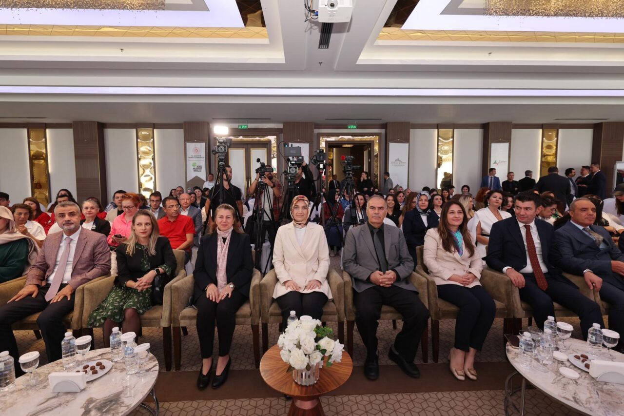 AFYONKARAHİSAR (AA) – Afyonkarahisar'da Uluslararası Girişimci Kadınlar ve Gençler Zirvesi