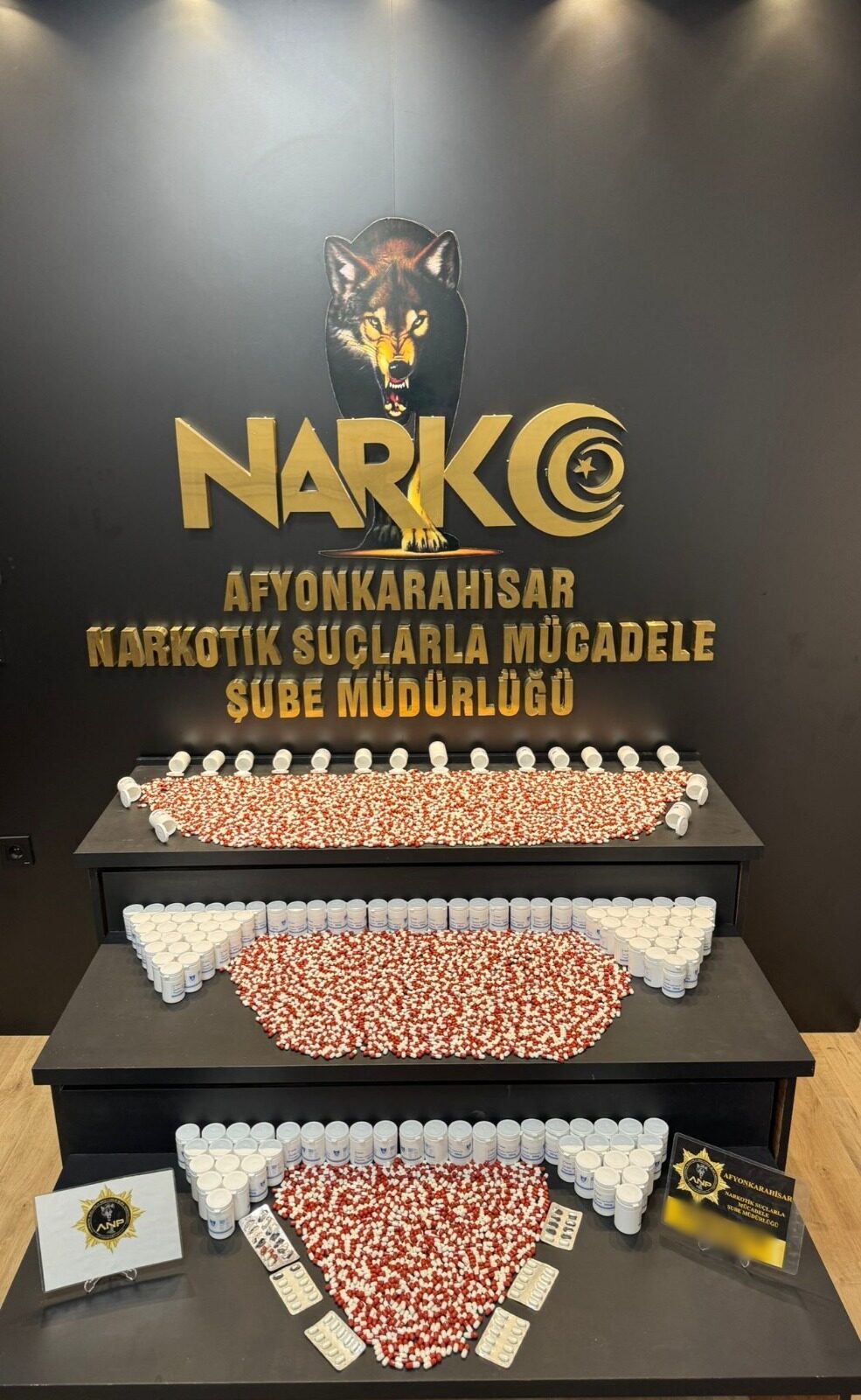 AFYONKARAHİSAR (AA) – Afyonkarahisar'da düzenlenen uyuşturucu operasyonunda gözaltına alınan 2