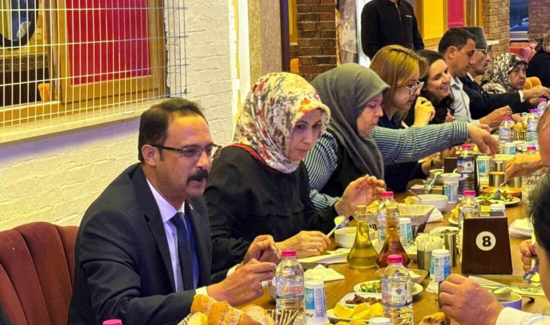 Afyonkarahisar’ın Bolvadin ilçesinde gaziler günü dolayısıyla gerçekleştirilen yemekte şehit yakınları