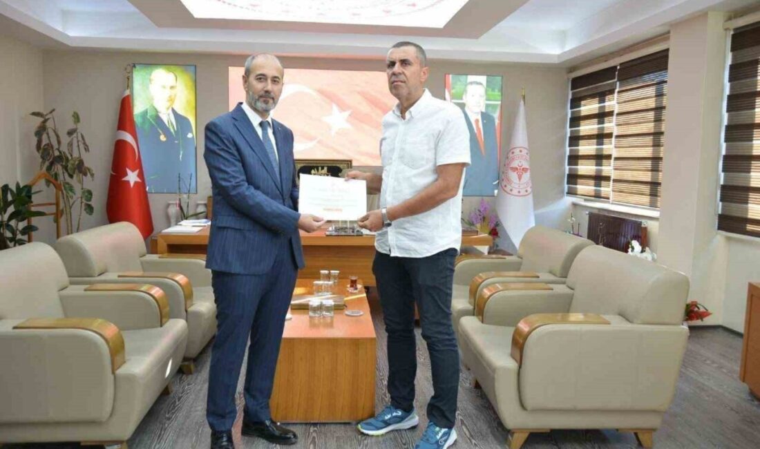 Afyonkarahisar’ın Dinar ilçesinde en çok kanser taraması yapan sağlık personelleri