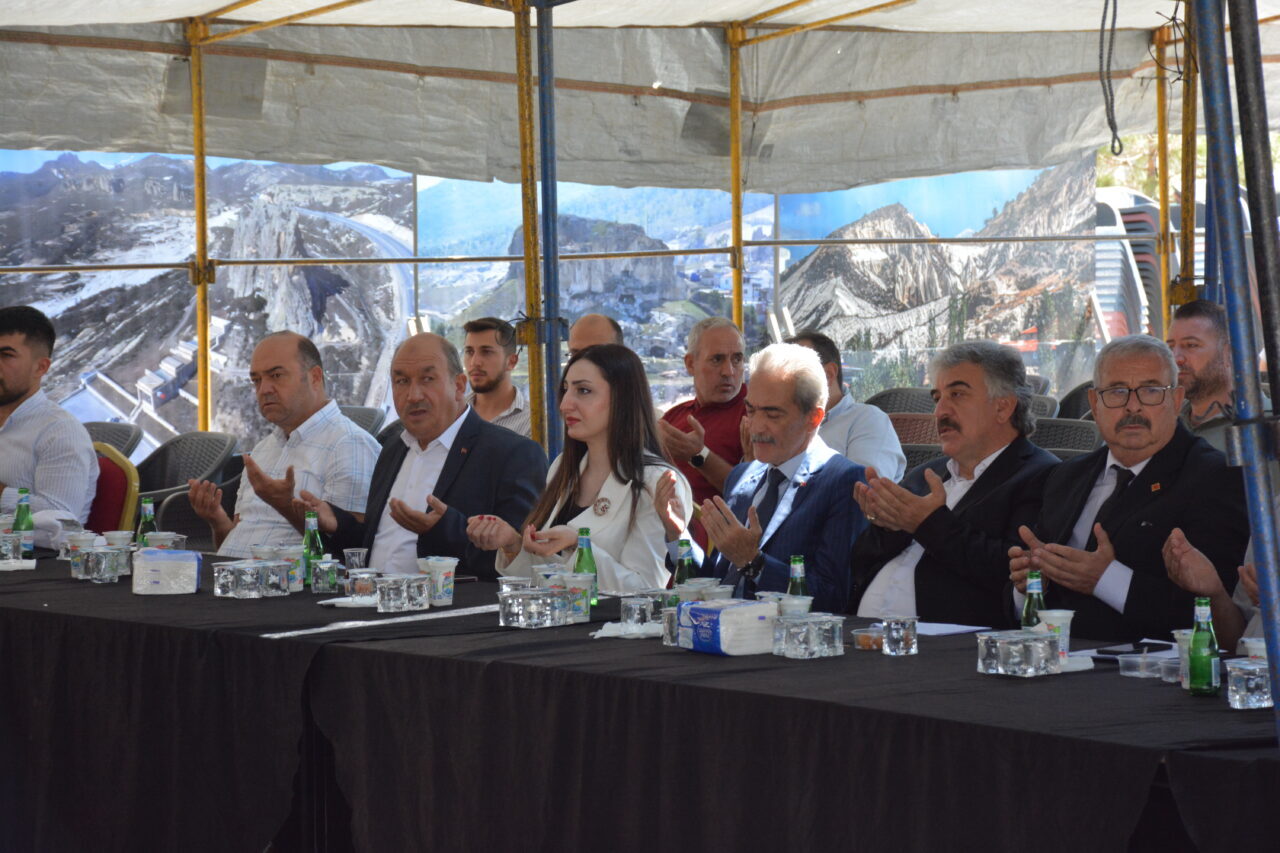 AFYONKARAHİSAR (AA) – Afyonkarahisar'ın İscehisar ilçesinde Anadolu'nun manevi mimarlarından Hekim