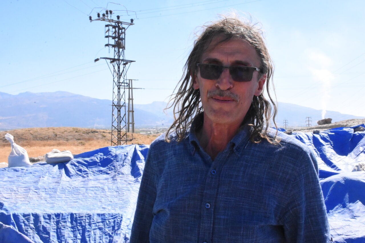 - Afyonkarahisar'daki kazının başkanı Prof. Dr. Özdemir Koçak:
-"Bu yıl 1,5-2