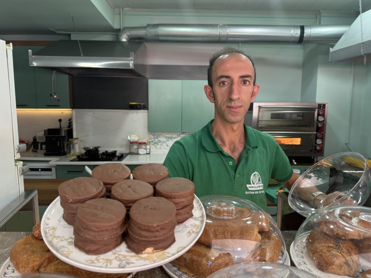 - Afyonkarahisar'da çölyak hastası kızı Şebnem'den yola çıkarak üretime başlayan