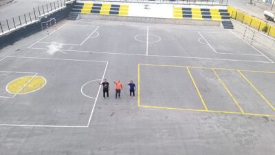 Afyonkarahisar Emirdağ Mithatpaşa Ortaokulu öğretmenleri okul içerisinde spor etkinliklerinin gerçekleştirdiği