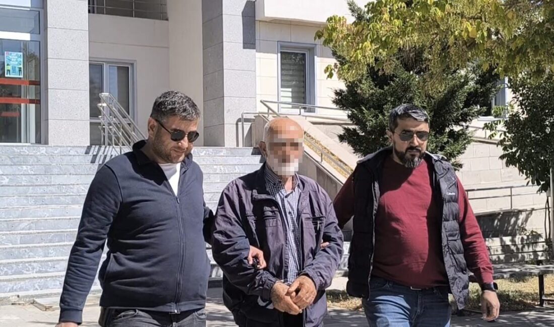 Afyonkarahisar’da çeşitli suçlardan hapis cezasıyla aranan 71 yaşındaki şahıs kardeşinin