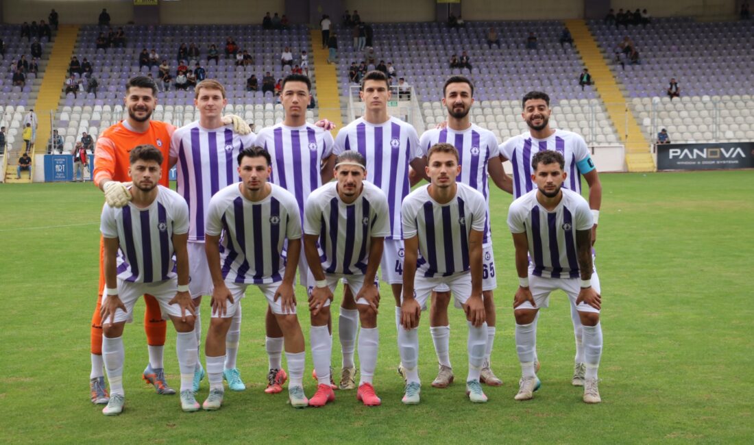 Karşılaşmaya kontrollü başlayan iki takım da ilk dakikalarda birbirini tarttı.