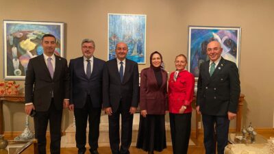 Toplantı süresince çeşitli ülke temsilcileriyle görüşen Özkaya, Türkiye’nin uluslararası iş