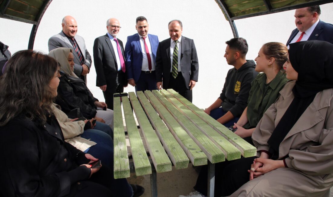 Rektör Prof. Dr. Mehmet Karakaş, ziyaretlerin ilkinde Rektör Yardımcısı Prof.