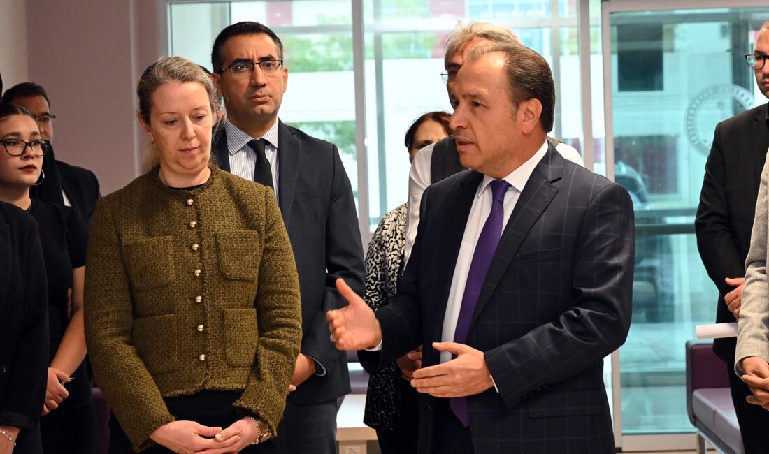 Konferans öncesinde, İbrahim Küçükkurt Konferans Salonu Fuaye Alanında GSF İç