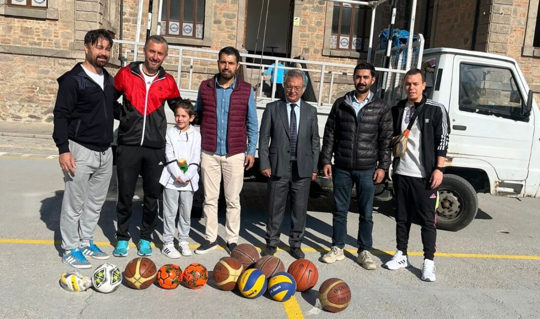 Afyonkarahisar’ın köklü eğitim kurumlarından Afyon Lisesi, eğitimin yalnızca dersliklerle sınırlı