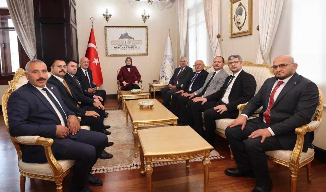 Afyonkarahisar İl Genel Meclisi MHP gurubu, Vali Yiğitbaşı’nı makamında ziyaret