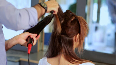 2014 yılında Kaliforniya’da yaşayan Elizabeth Smith, rutin kuaför ziyaretinde saçlarını