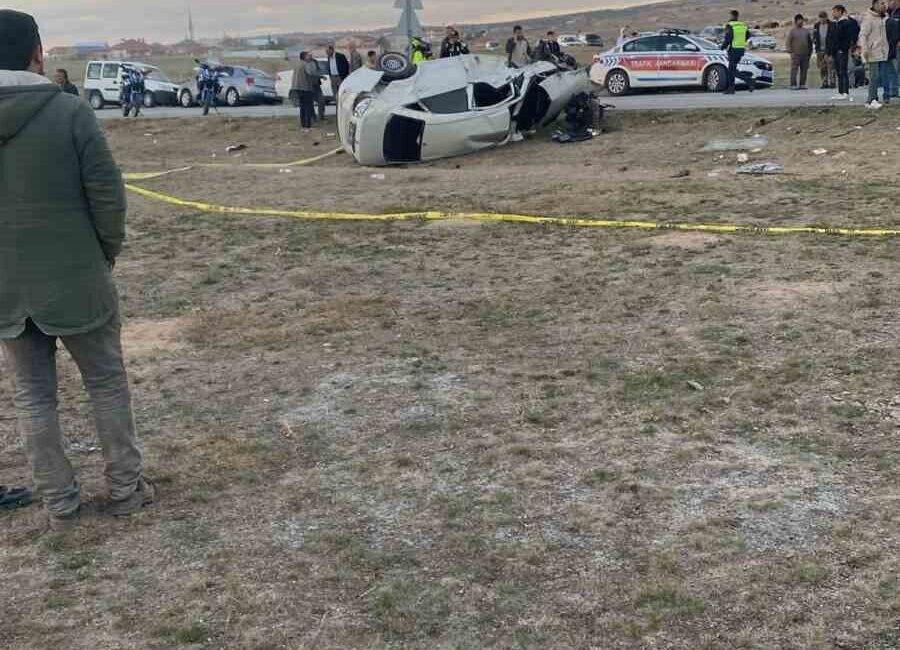 Afyonkarahisar’da 15 yaşındaki sürücünün kullandığı otomobilin bir başka otomobille çarpıştığı