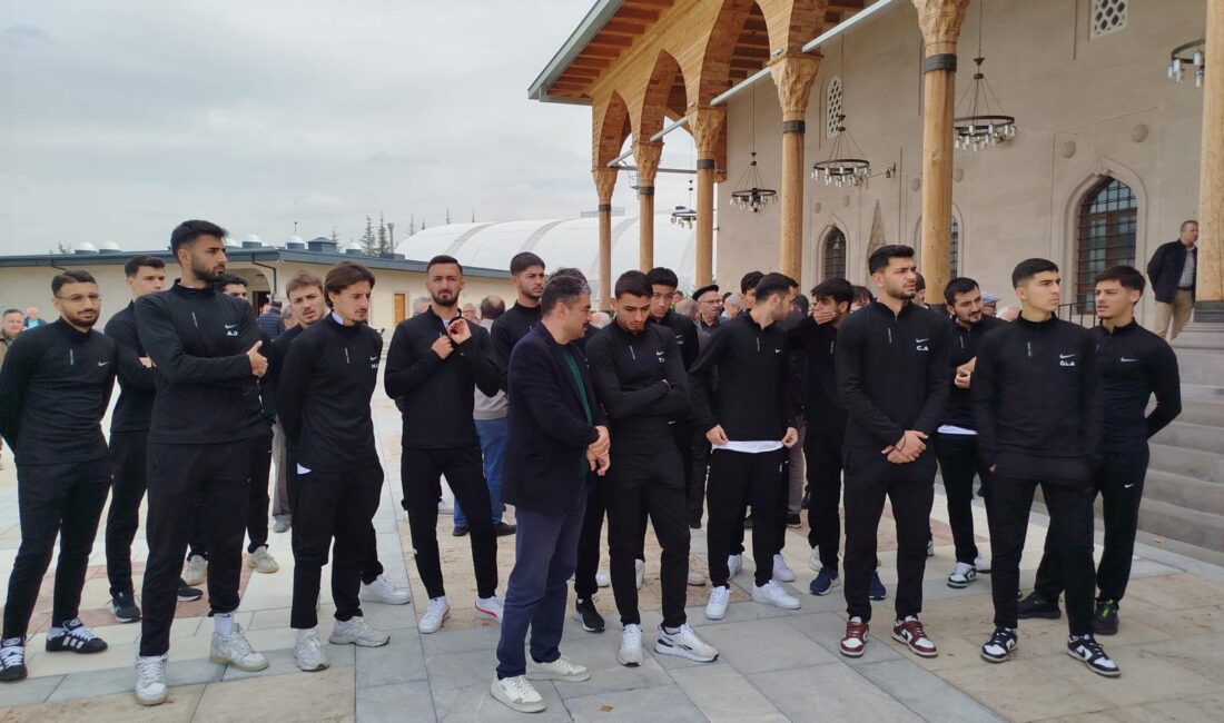 Gençlik yıllarından itibaren Afyonspor’a olan sevgisiyle tanınan ve mor-beyaz renkleri