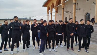 Gençlik yıllarından itibaren Afyonspor’a olan sevgisiyle tanınan ve mor-beyaz renkleri