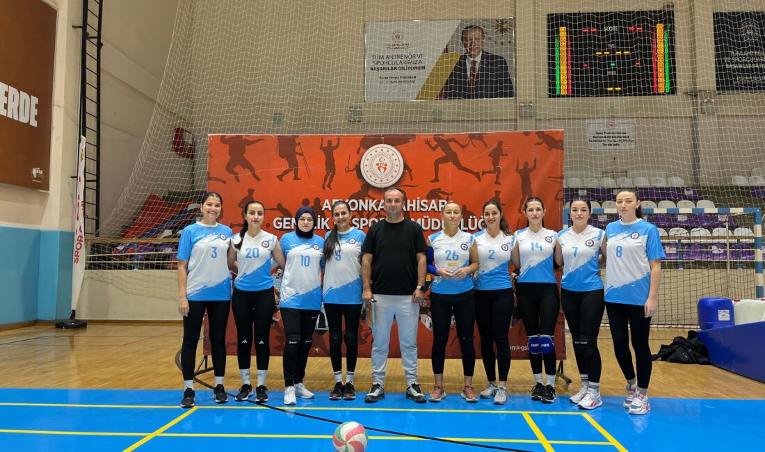 Turnuvada üstün performans sergileyen Afyonkarahisar İl Emniyet Müdürlüğü Kadın Voleybol