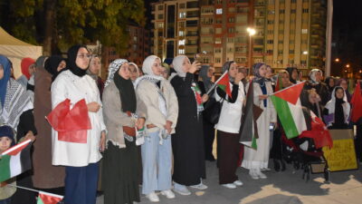 Afyonkarahisar’da, sivil toplum kuruluşu üyeleri ve vatandaşlar, Gazze’ye insani yardım