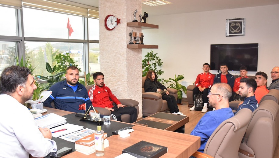 Milli takım kadrosunda yer alan sporcular, toplamda 9 madalya kazanarak