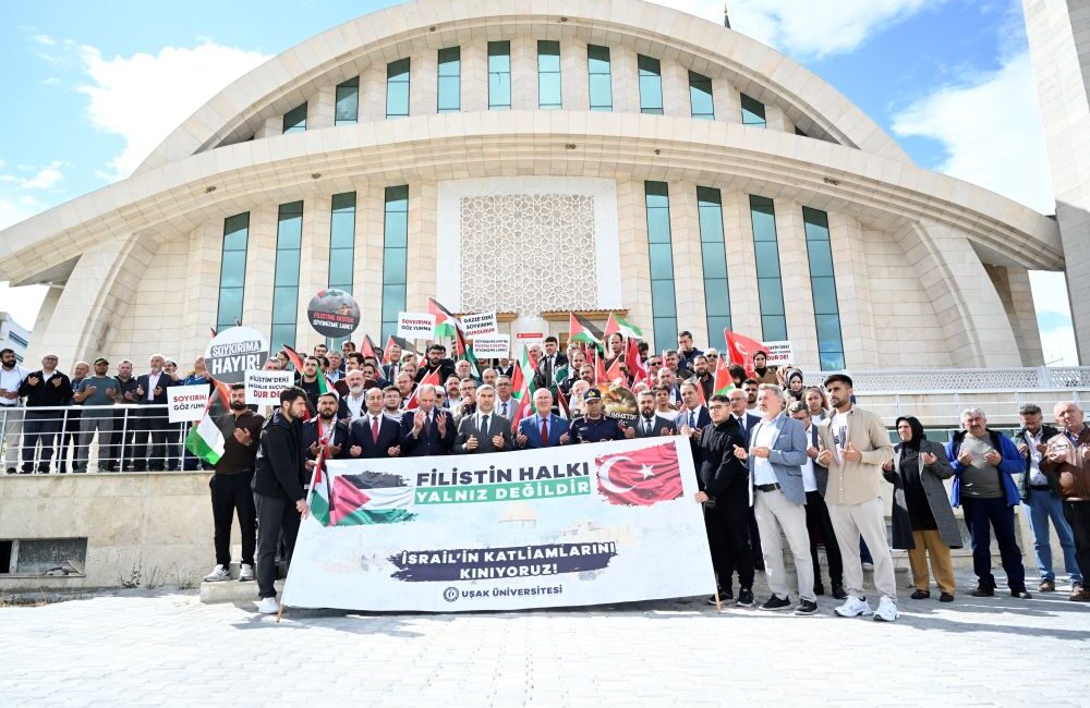 Uşak Üniversitesi’nde cuma namazı sonrası Gazze ve Filistin halkı için
