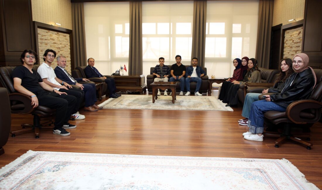 Ana Sayfa › Afyon › Kulüp ve Topluluklardan Rektör Karakaş’a