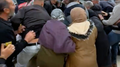 Selçuklu ilçesinde faaliyet gösteren bir markette, 32 ekran televizyonların sınırlı