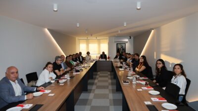 Etkinliğin açılışında konuşan EMD İzmir Şubesi Yönetim Kurulu Başkanı Murat