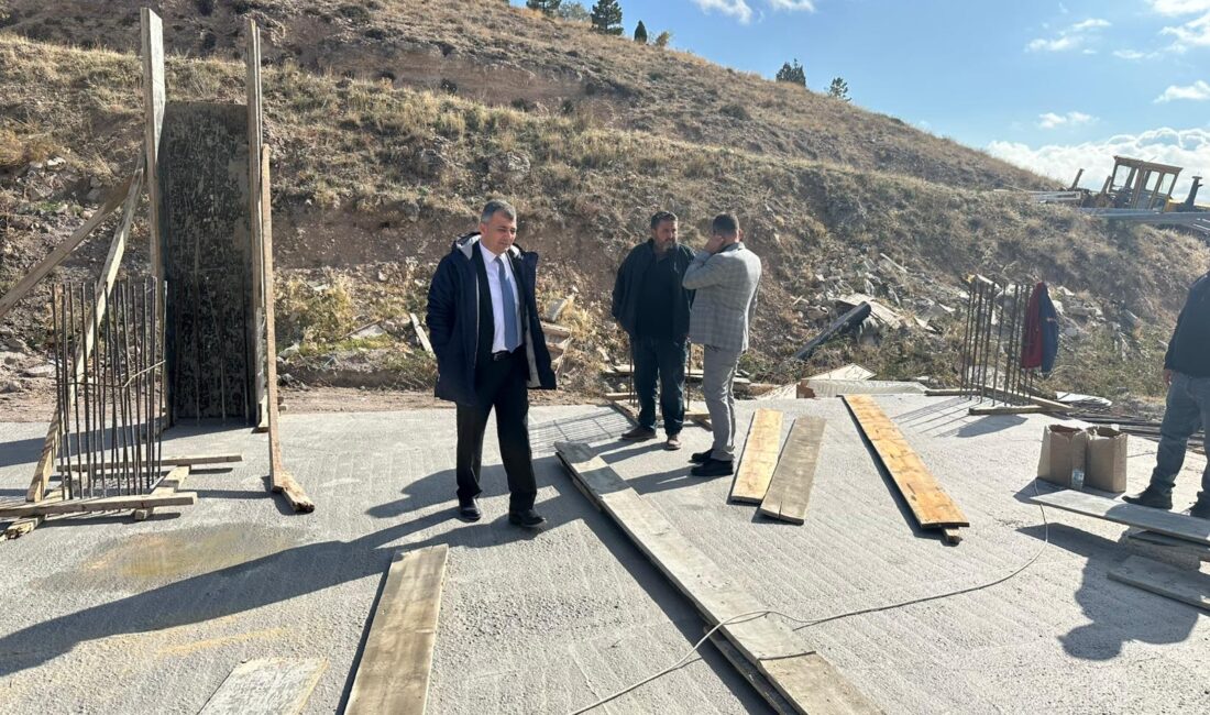 Menderes Mahallesi’nde temeli atılan projede çalışmaları denetleyen Başkan Koyuncu, ekiplerden