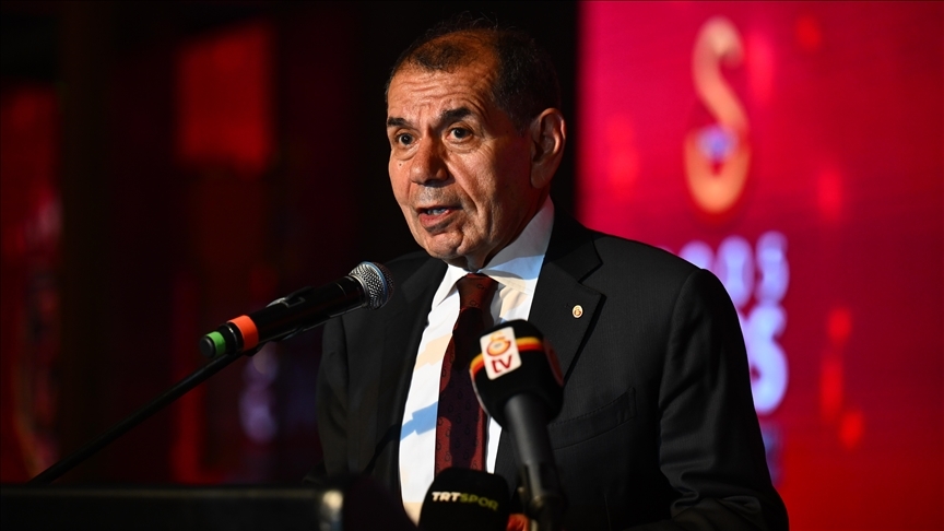 Galatasaray Başkanı Dursun Özbek, kadın basketbol takımı için düzenlenen sponsorluk