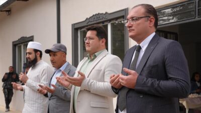 Açılış törenine Bolvadin Kaymakamı Ali Arıkan, Belediye Başkanı Derviş Aynacı,