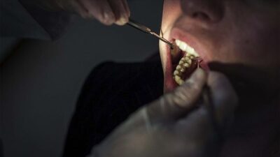 Akü öğretim üyelerinden Doç. Dr. Gür Emre Güraksın ve Arş.