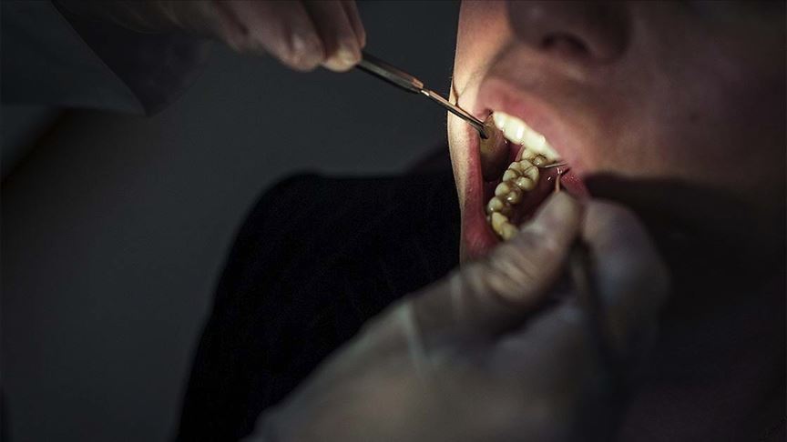 Akü öğretim üyelerinden Doç. Dr. Gür Emre Güraksın ve Arş.