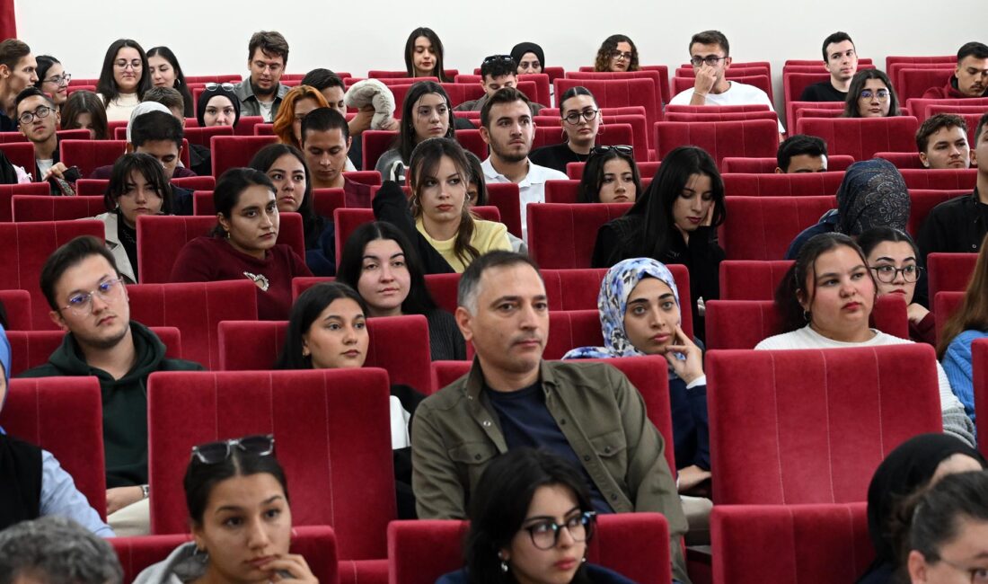 Erdal Akar Konferans Salonunda düzenlenen, Fen Edebiyat Fakültesi Coğrafya Bölüm