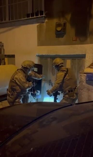 İstanbul Emniyet Müdürlüğü Asayiş Şube Müdürlüğü ekipleri, “suç işlemek amacıyla