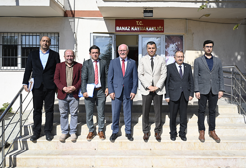 Rektör Prof. Dr. Savaş, ziyaret kapsamında Banaz MYO’da öğrenim gören