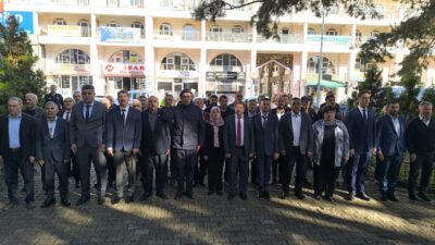 Şuhut Atatürk Parkı’nda gerçekleştirilen programda, Şuhut Muhtarlar Derneği Başkanı Fevzi