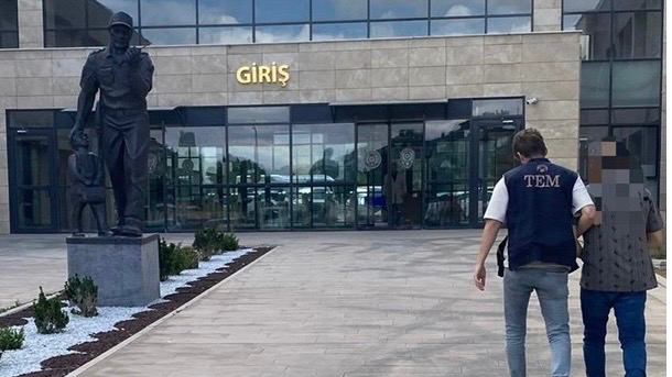 Afyonkarahisar İl Emniyet Müdürlüğü ekiplerince aranan şahıslara yönelik yürütülen çalışmalar