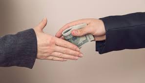 Rüşvet, yalnızca bireyler arasındaki çıkar ilişkilerini değil; aynı zamanda kamu