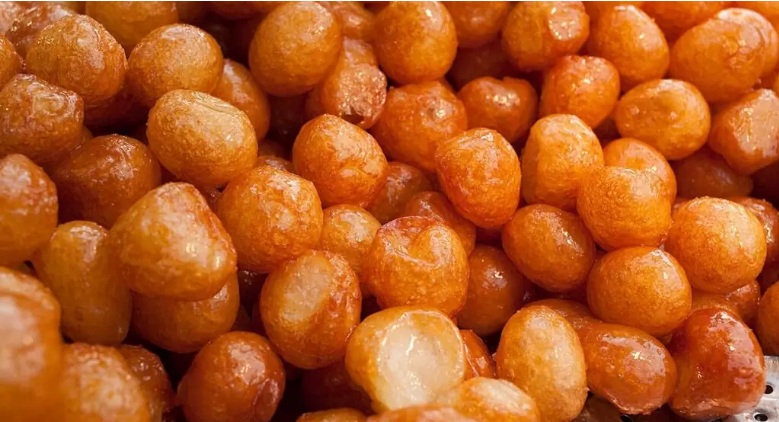 Toplumsal dayanışmanın ve manevi sorumluluğun önemli bir parçası olan hayır lokması