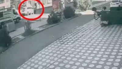 TPAO Bulvarı’nda öğleden sonra gerçekleşen kazada, sağ şeritten ilerleyen bir